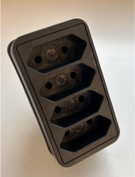 Stekker quattro zwart